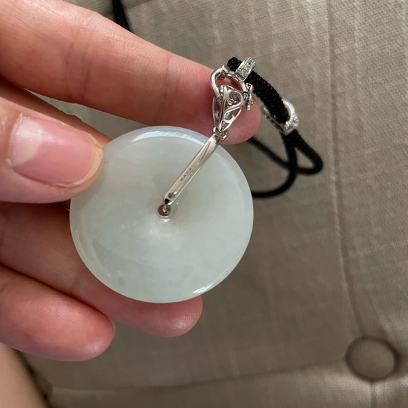 Jade button pendant - Picture 5 of 9
